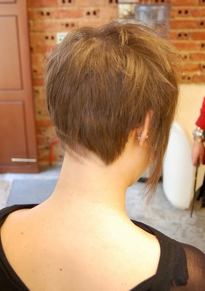 asymetryczne fryzury krótkie uczesanie damskie zdjęcie numer 159A